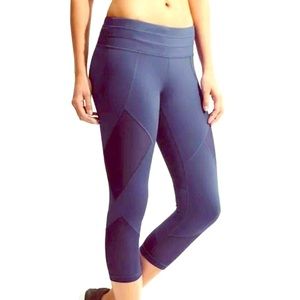 Athleta Iron Blue Mesh Sonar Capri Leggings Sz Sm